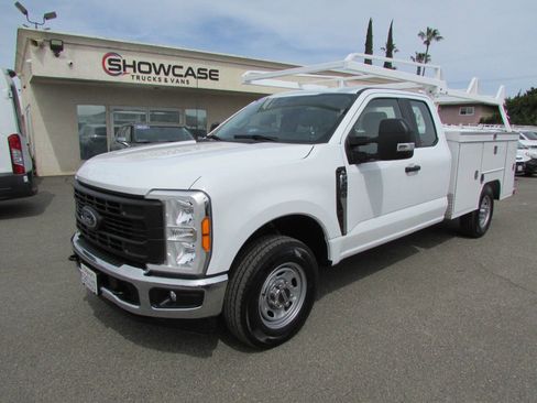 Used 2023 Ford F250 XL w/ XL Chrome Package image 4