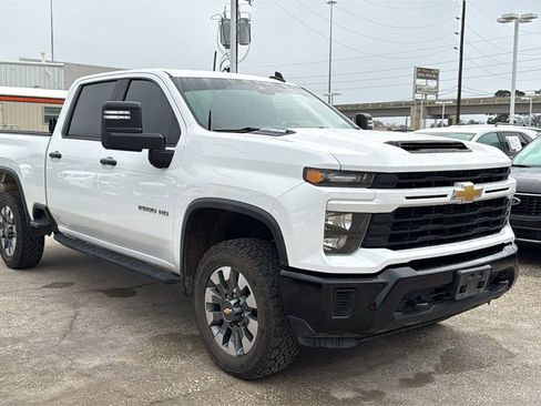 Used 2024 Chevrolet Silverado 2500 Custom w/ Custom Value Package image 2