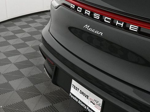 Certified 2026 Porsche Macan image 37