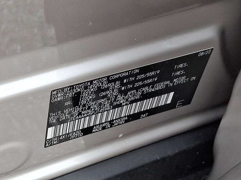 Used 2023 Toyota Venza Limited AWD/4WD image 29