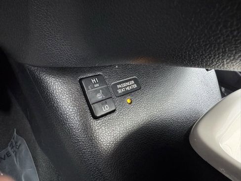 Used 2018 Toyota Prius Four image 16