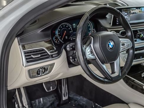 Used 2018 BMW 740i xDrive AWD/4WD image 37
