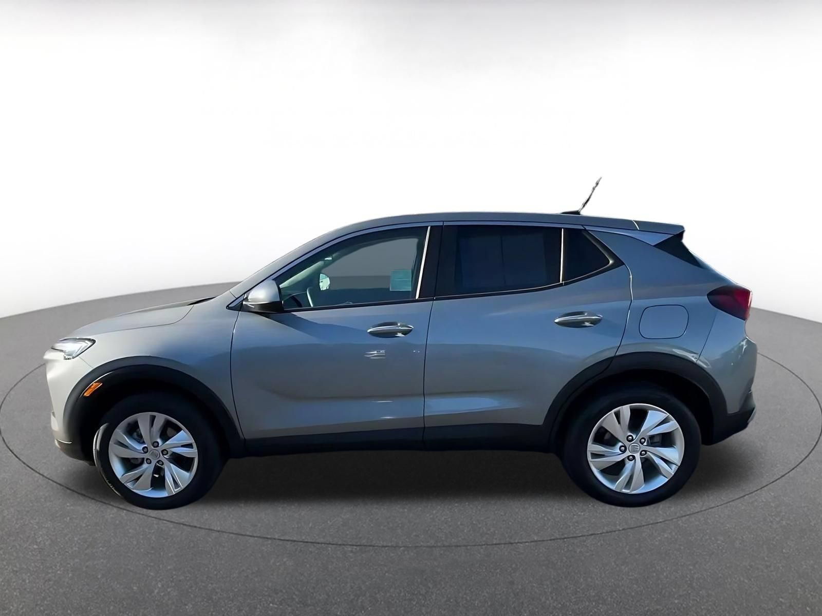 Used 2025 Buick Encore GX Preferred AWD/4WD image 8