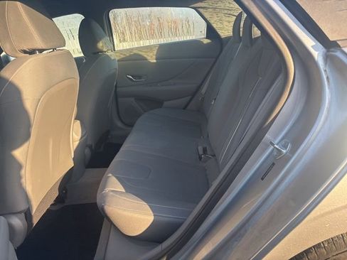 Used 2022 Hyundai Elantra SEL w/ Convenience Package image 6