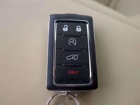 Used 2025 Jeep Grand Cherokee Limited w/ Luxury Tech Group II image 38