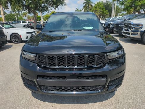 Used 2023 Jeep Grand Cherokee L Laredo RWD image 4