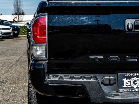 Used 2020 Toyota Tacoma TRD Sport image 10