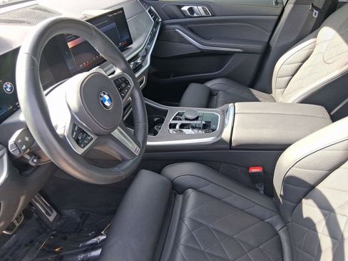Used 2024 BMW X5 xDrive40i w/ M Sport Package image 21