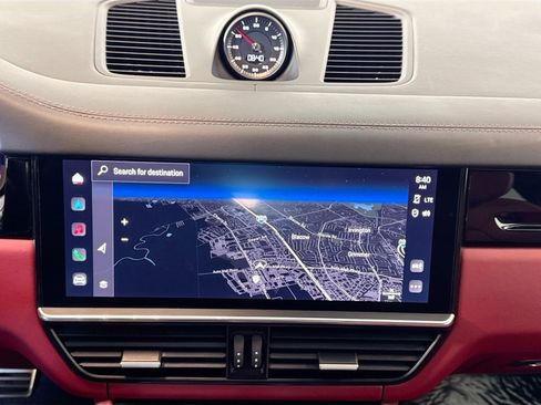 Used 2022 Porsche Cayenne S image 17