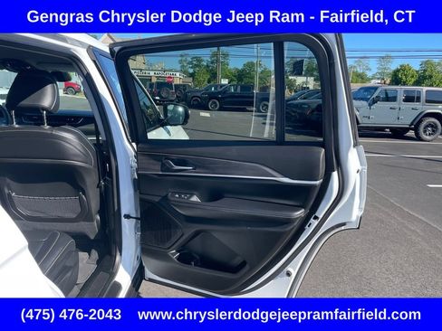 Certified 2023 Jeep Grand Cherokee L Limited w/ Black Appearance Package AWD/4WD image 18