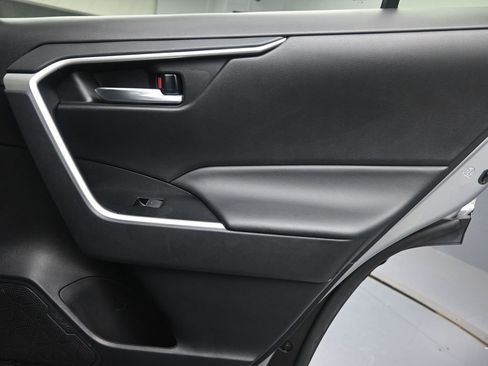 Used 2022 Toyota RAV4 XLE image 27