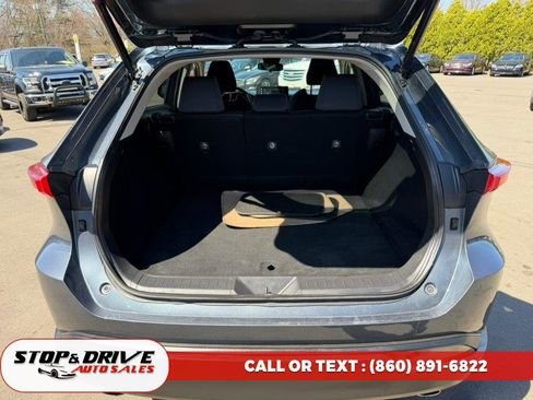 Used 2022 Toyota Venza LE AWD/4WD image 19
