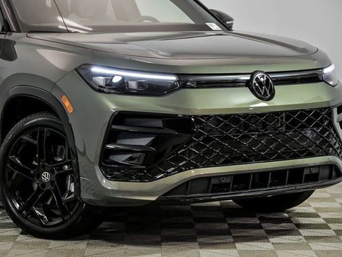 New 2026 Volkswagen Tiguan SE R-Line image 2