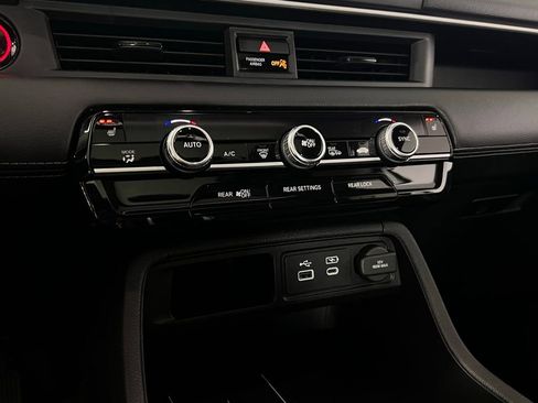 Used 2024 Honda Pilot Touring image 21