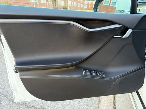 Used 2018 Tesla Model S 100D image 38