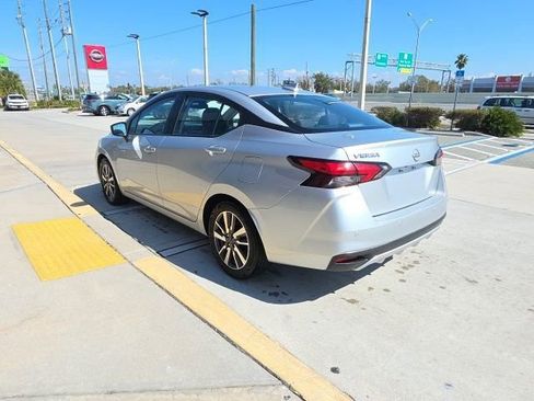 Used 2023 Nissan Versa SV image 3