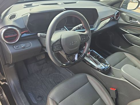 Certified 2025 Chevrolet Trax RS w/ Sunroof Package image 10