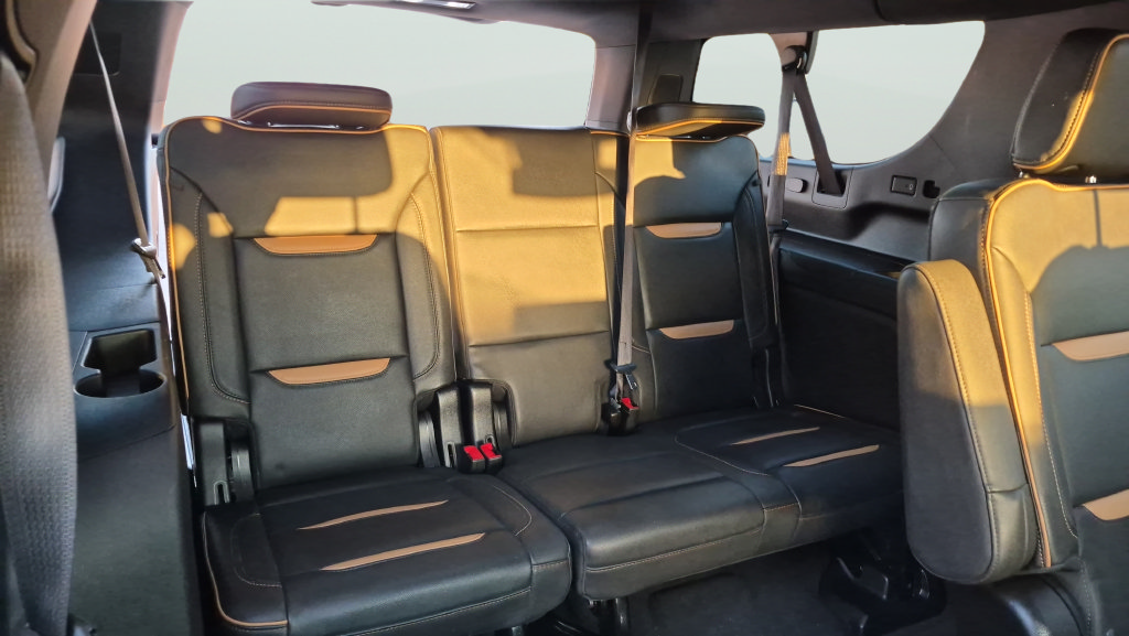 Used 2024 GMC Yukon XL AT4 w/ Technology Package AWD/4WD image 27