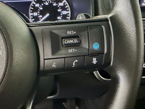 Used 2022 Nissan Rogue SV AWD/4WD image 15