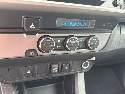 Used 2022 Toyota Tacoma SR5 RWD image 25