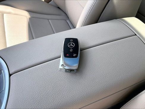 Used 2022 Mercedes-Benz GLC 300 image 11