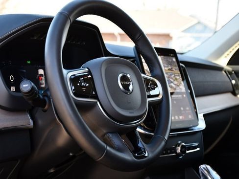 Certified 2025 Volvo XC90 B5 Plus image 10