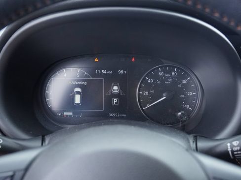 Used 2023 Nissan Kicks SR w/ SR Premium Package FWD image 11