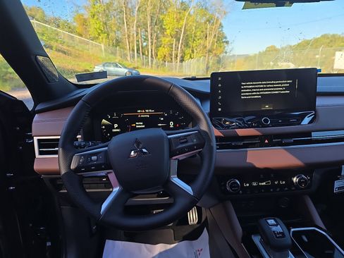 New 2025 Mitsubishi Outlander SEL image 15