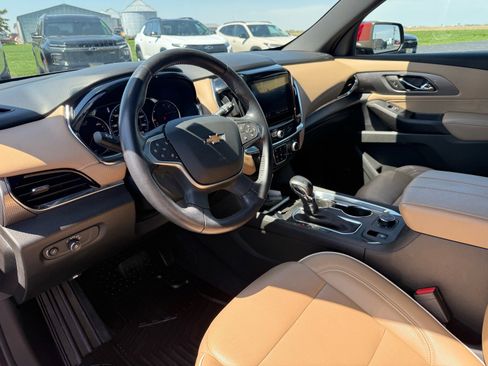 Used 2022 Chevrolet Traverse Premier image 21
