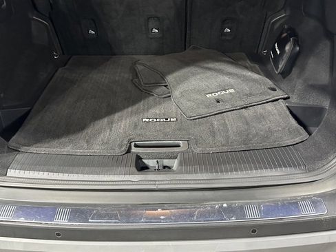 Used 2021 Nissan Rogue SV image 15