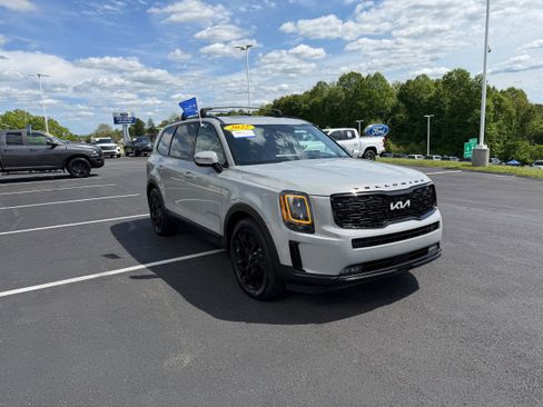 Used 2022 Kia Telluride SX w/ SX Prestige Package AWD/4WD image 3