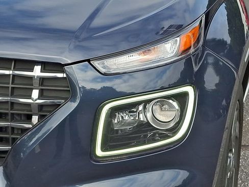 Used 2023 Hyundai Venue Limited FWD image 9