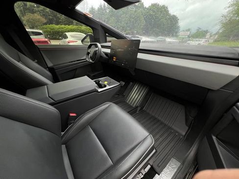 Used 2024 Tesla Cybertruck Cyberbeast AWD/4WD image 22