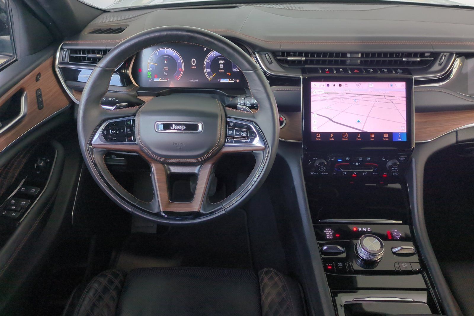 Used 2024 Jeep Grand Cherokee L Summit w/ Advanced Protech Group IV AWD/4WD image 15