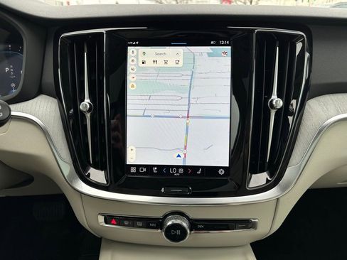 Used 2025 Volvo V60 B5 Cross Country Plus image 16