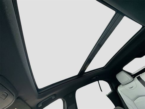 Used 2024 Cadillac XT4 Sport image 21