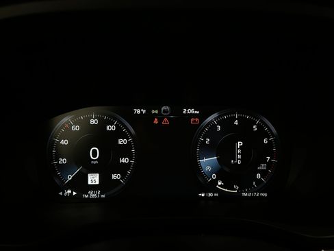 Used 2019 Volvo XC60 T5 Momentum w/ Multimedia Package AWD/4WD image 14