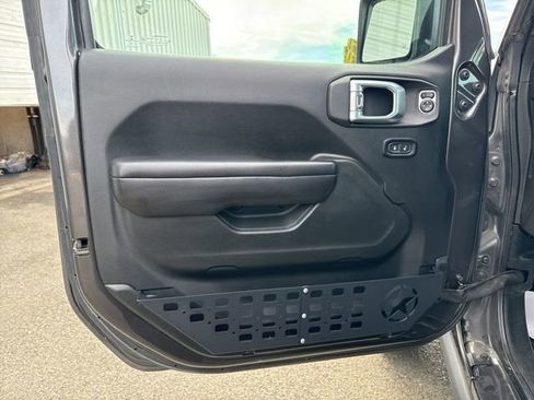 Used 2018 Jeep Wrangler Unlimited Rubicon AWD/4WD image 25
