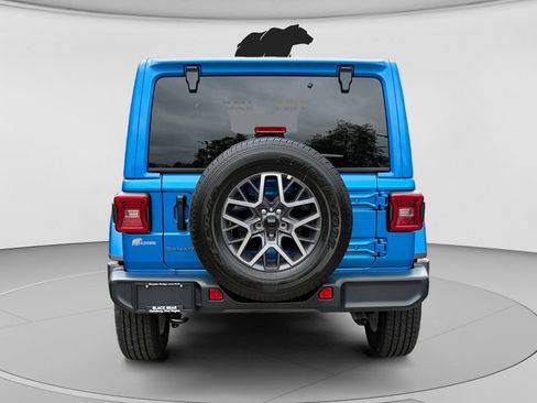 New 2026 Jeep Wrangler Unlimited Sahara w/ Technology Group AWD/4WD image 4