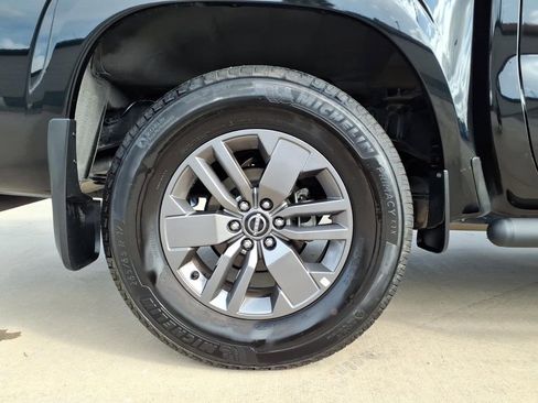 Used 2025 Nissan Frontier SV RWD image 19