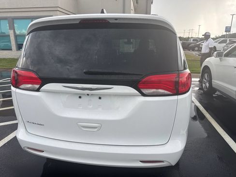 Used 2021 Chrysler Voyager Lxi FWD image 5