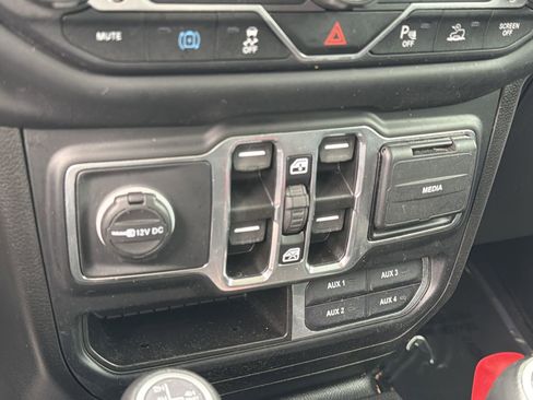 Used 2021 Jeep Wrangler Unlimited Sahara AWD/4WD image 13