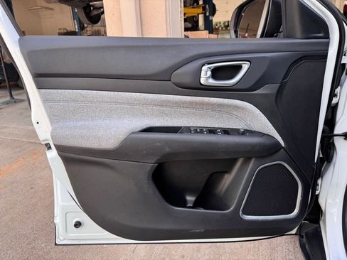 Used 2024 Jeep Compass Latitude image 20