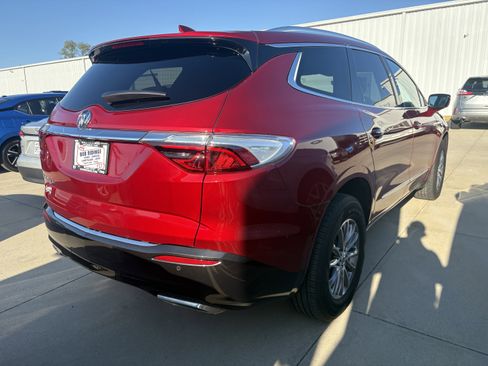 Used 2024 Buick Enclave Essence w/ Technology Package image 3