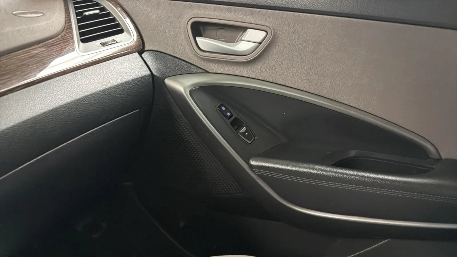 Used 2018 Hyundai Santa Fe Sport FWD image 16