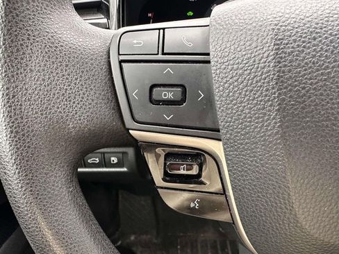 Used 2025 Toyota Camry SE FWD image 17