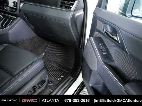 Used 2025 Lexus GX 550 w/ Accessory Package (2T) AWD/4WD image 25