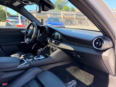 Used 2023 Alfa Romeo Giulia Estrema AWD/4WD image 19
