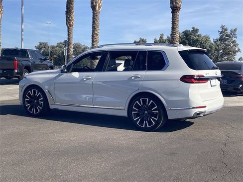 Certified 2025 BMW X7 xDrive40i w/ Premium Package image 9