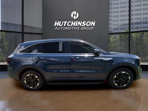 Certified 2025 Kia Sorento S w/ Panoramic Sunroof Package FWD image 8